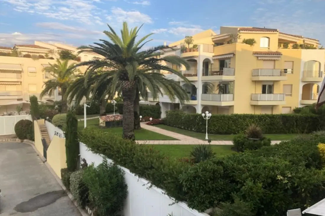 Apartament ze wspólnym basenem i tarasem