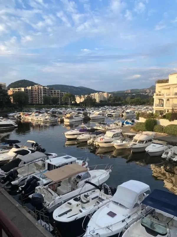Apartament ze wspólnym basenem i tarasem