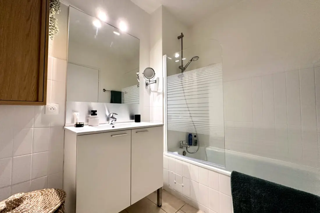 Apartamento con Terraza y Piscina en Mandelieu