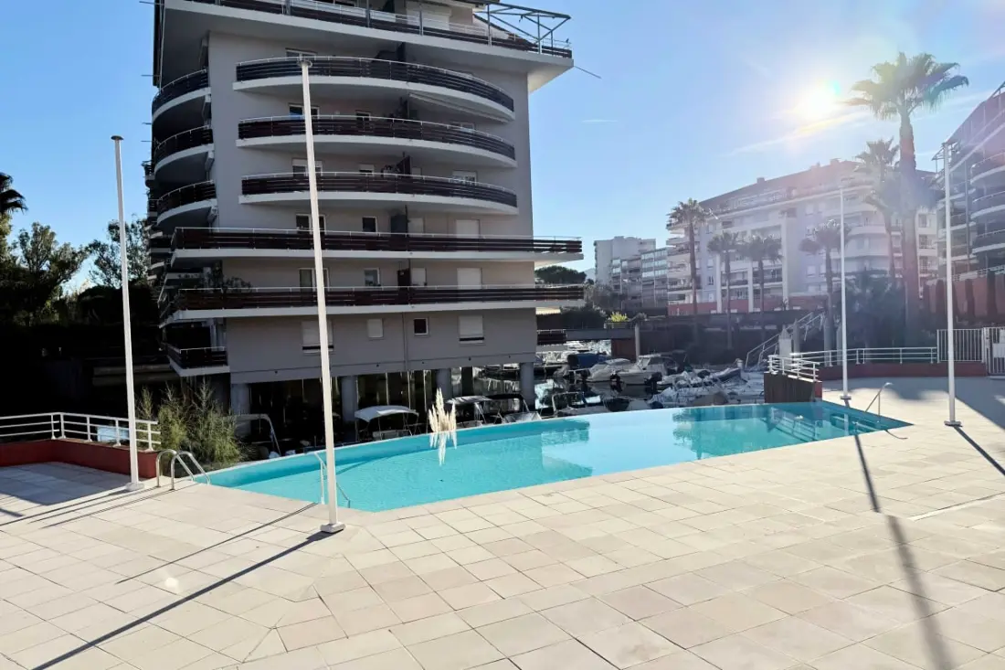 Luminoso apartamento en Mandelieu, Cerca de De La Mer