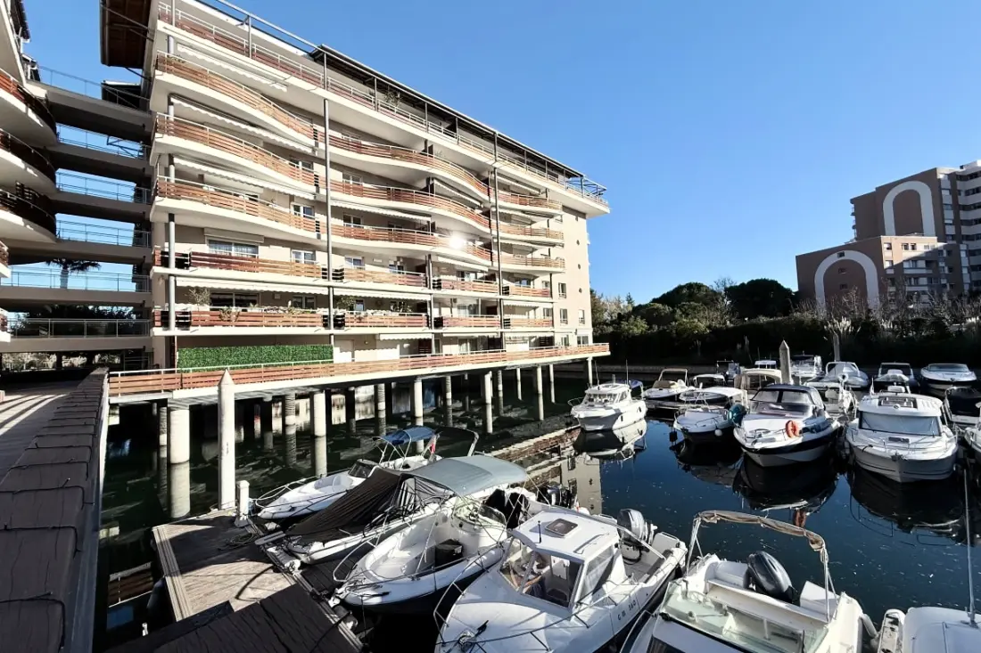 Luminoso apartamento en Mandelieu, Cerca de De La Mer