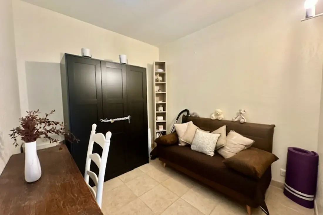 Apartamento renovado con balcón