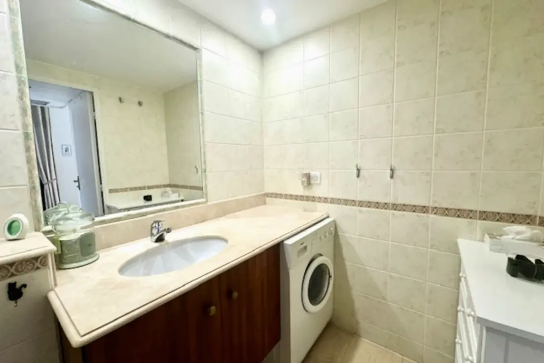 Apartamento renovado con balcón