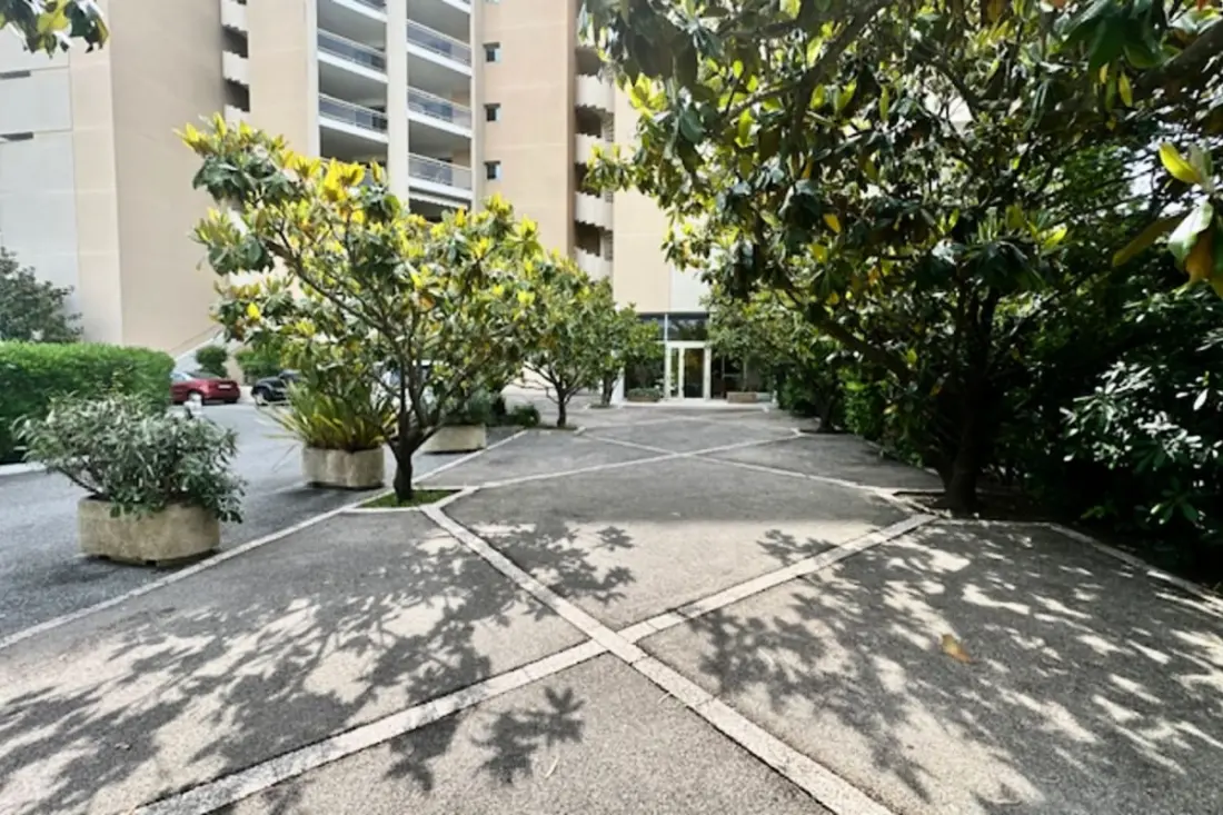 Apartamento renovado con balcón
