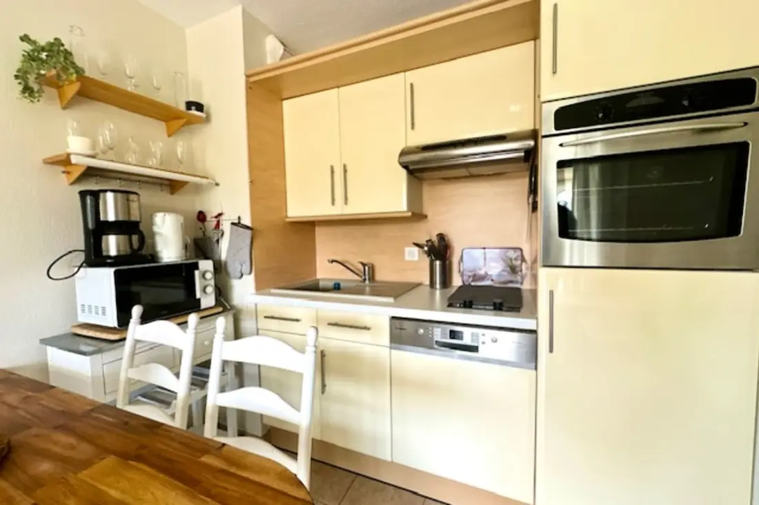 Apartamento renovado con balcón