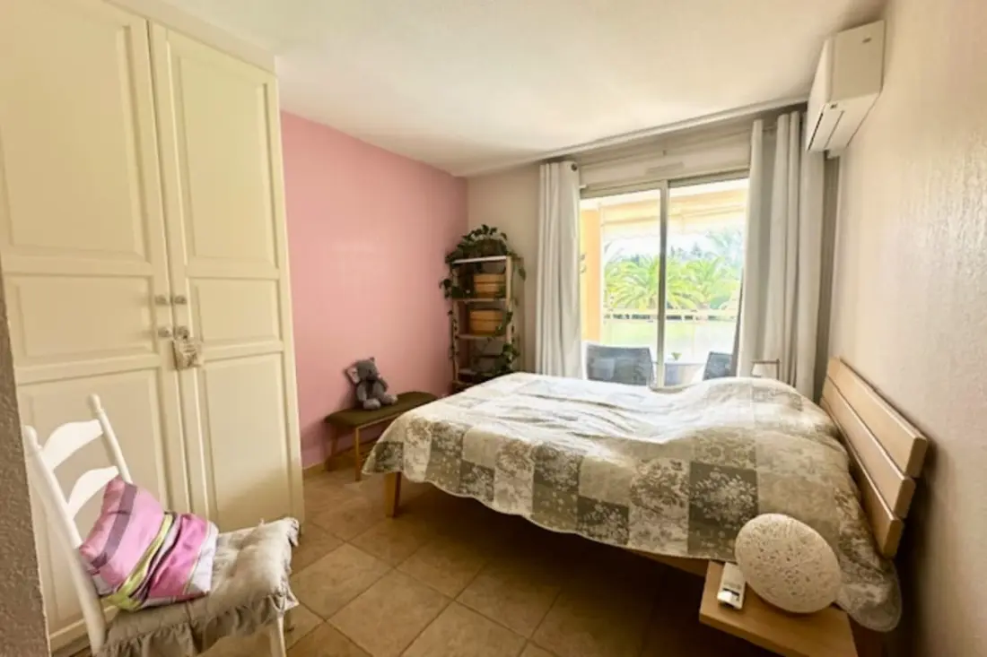 Apartamento renovado con balcón