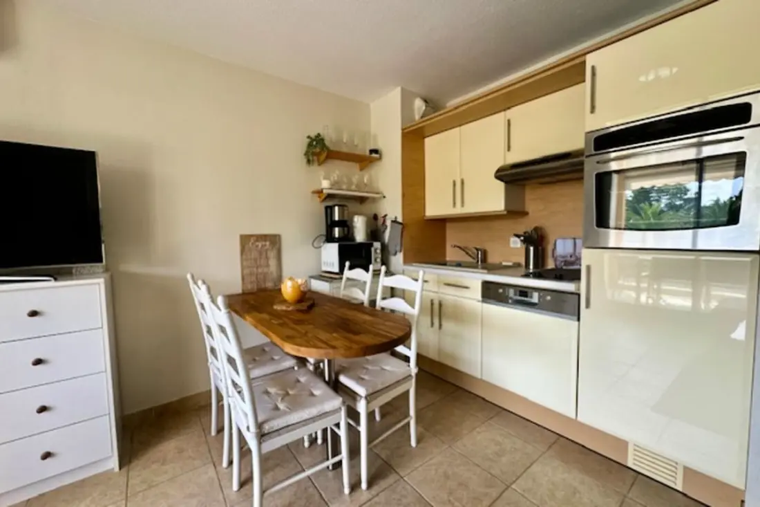 Apartamento renovado con balcón