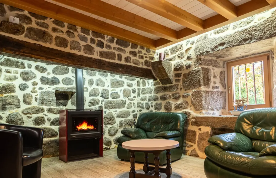 Gîte de France Gîte les violets d'aubrac 8/11 Personen in rieutort 3 Ohren