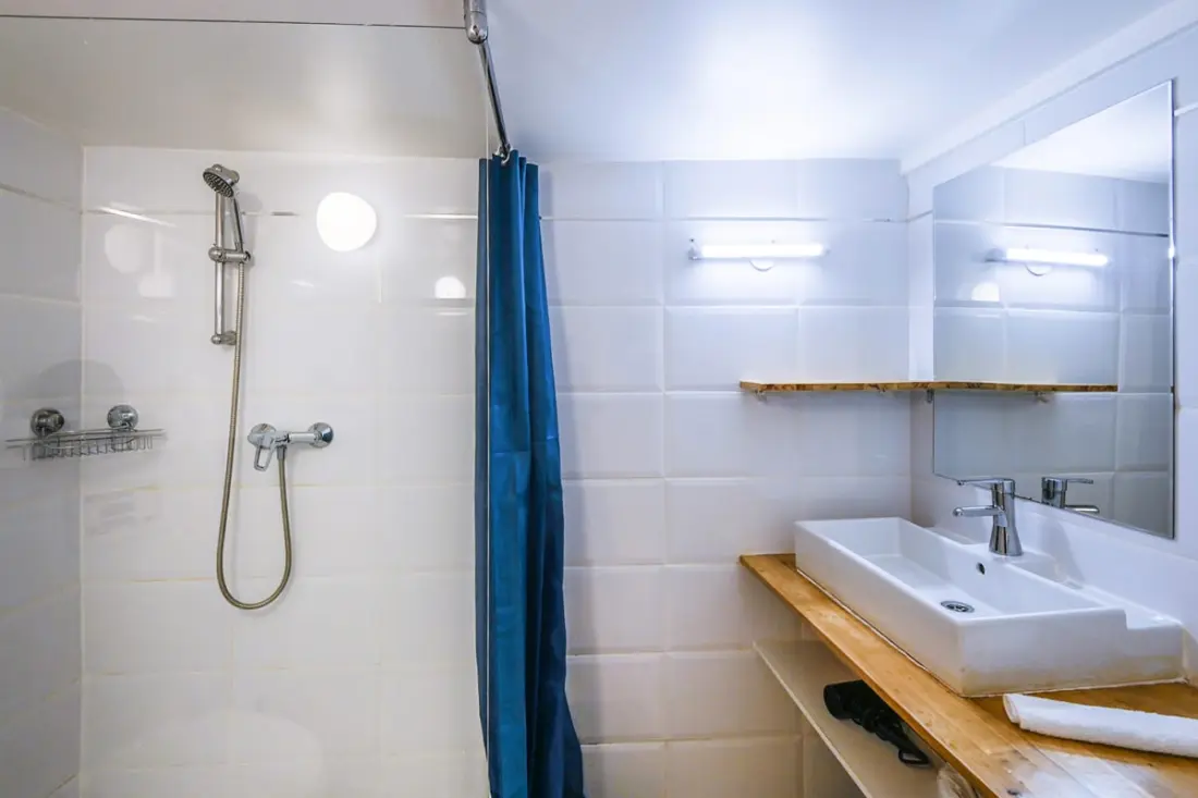 Charming Studio Located in Le Quartier Du Carte
