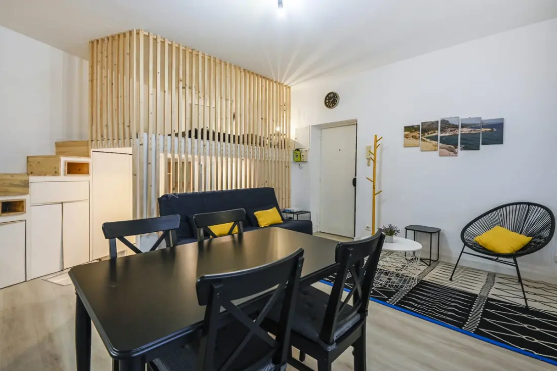 Charming Studio Located in Le Quartier Du Carte
