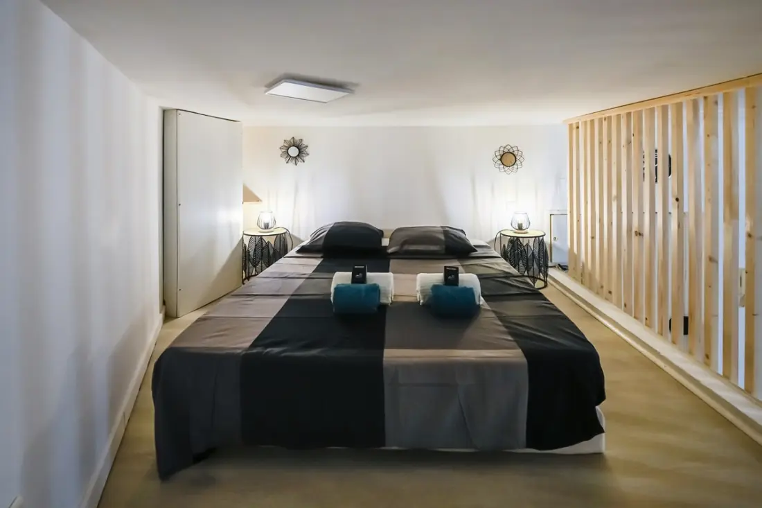 Charming Studio Located in Le Quartier Du Carte