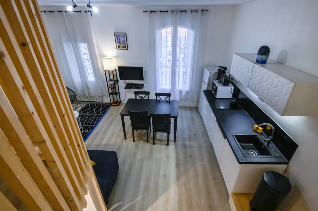Charming Studio Located in Le Quartier Du Carte