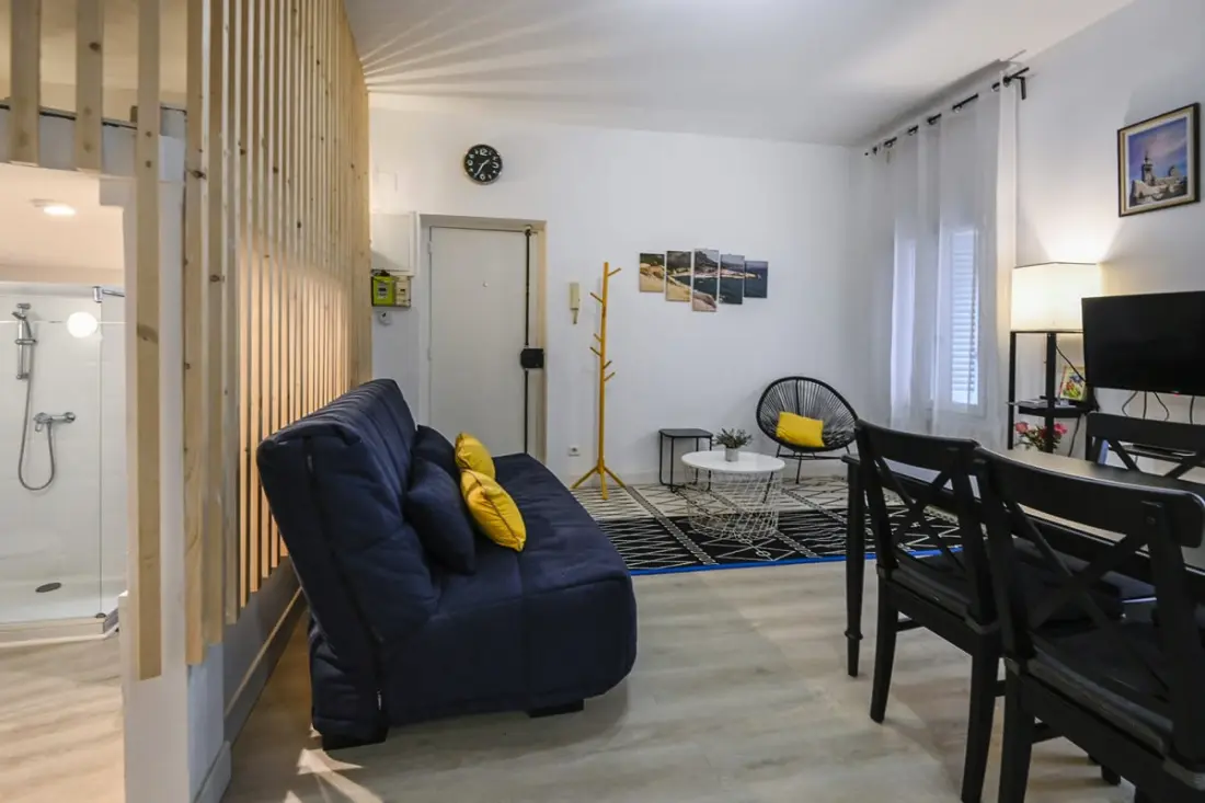 Charming Studio Located in Le Quartier Du Carte