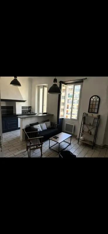 Bright Apartment Between Beach and Old Port
