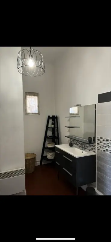 Bright Apartment Between Beach and Old Port