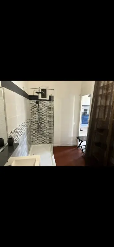 Bright Apartment Between Beach and Old Port