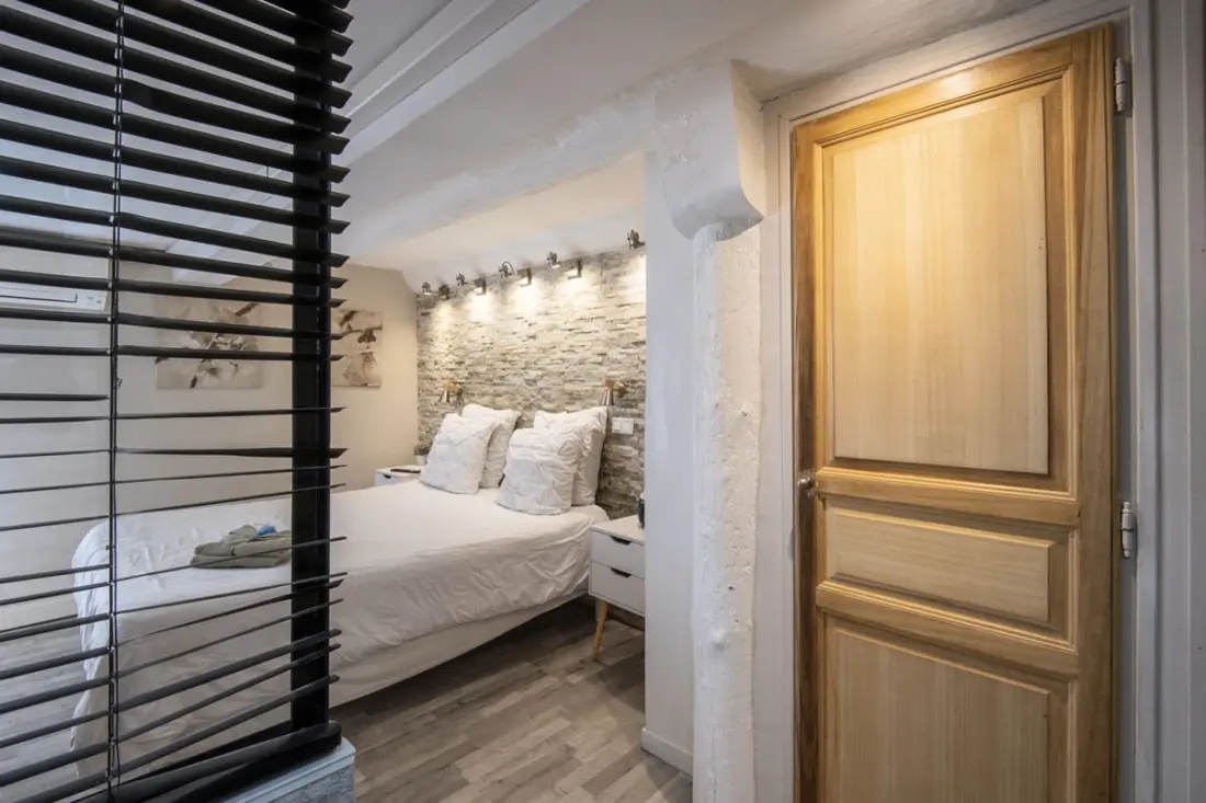 Room Air-Conditioned 10 min Old Port & Basket