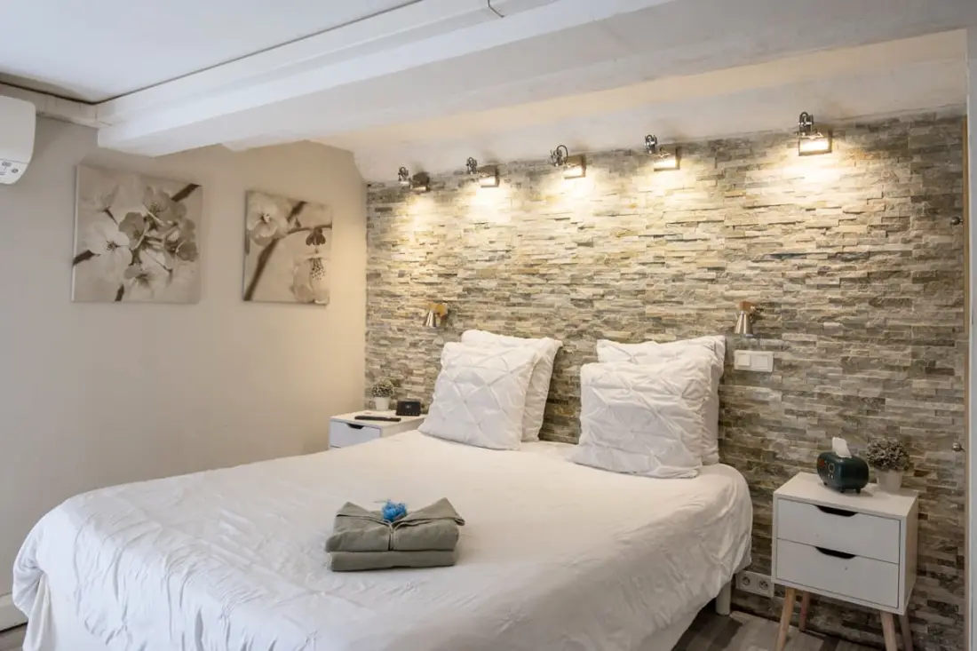 Room Air-Conditioned 10 min Old Port & Basket