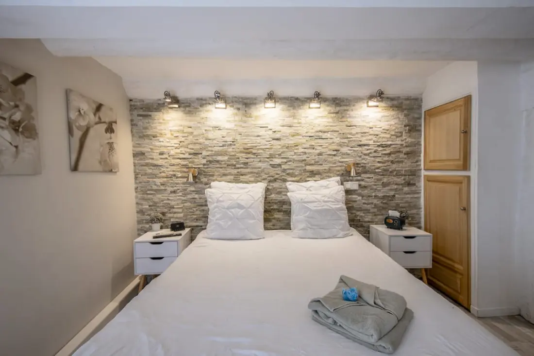 Room Air-Conditioned 10 min Old Port & Basket