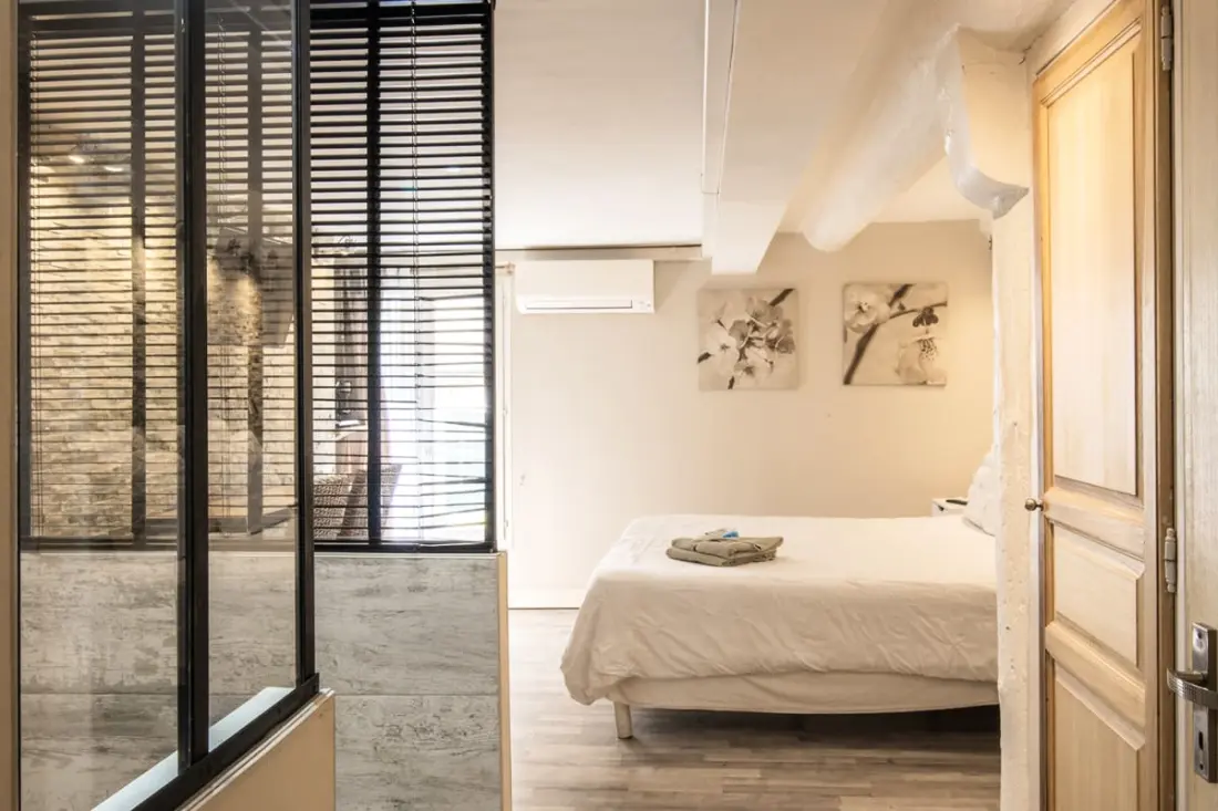 Room Air-Conditioned 10 min Old Port & Basket