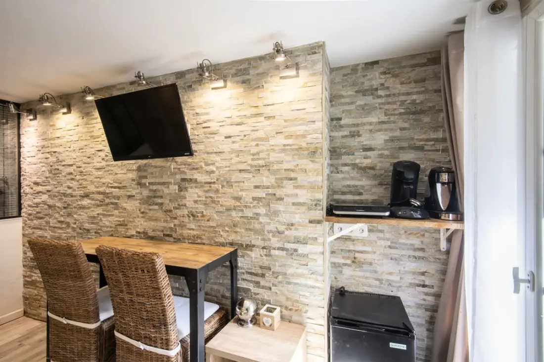 Room Air-Conditioned 10 min Old Port & Basket
