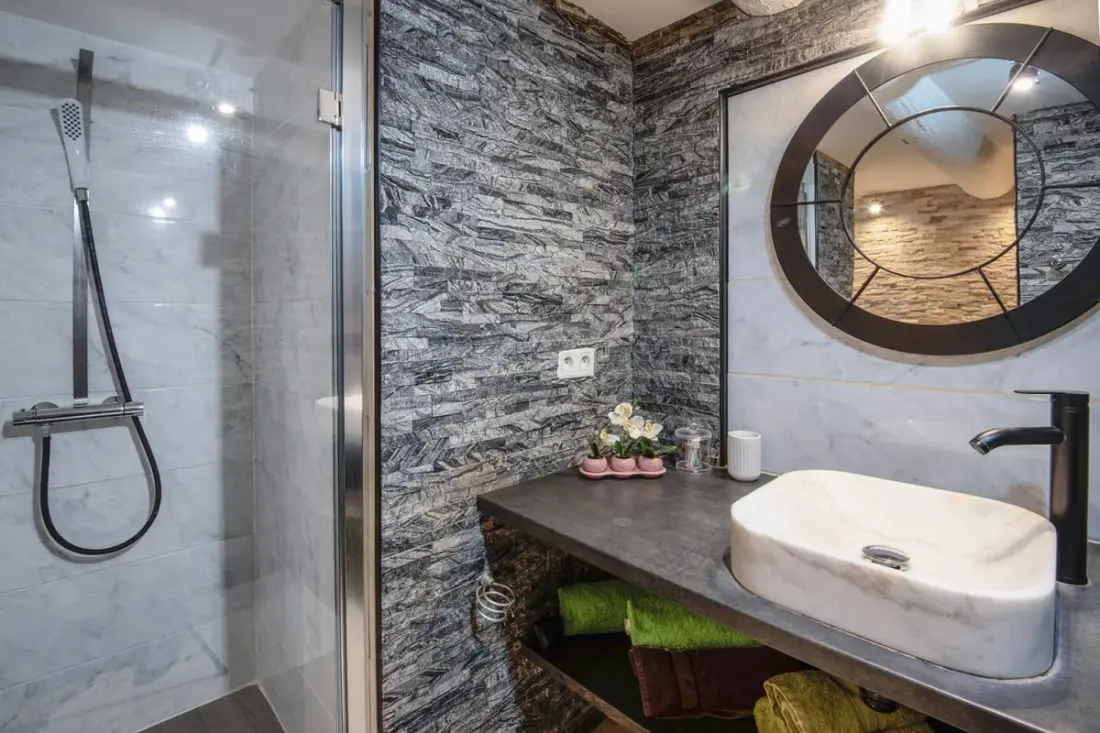 Marseillaise getaway Near Basket & Old Port