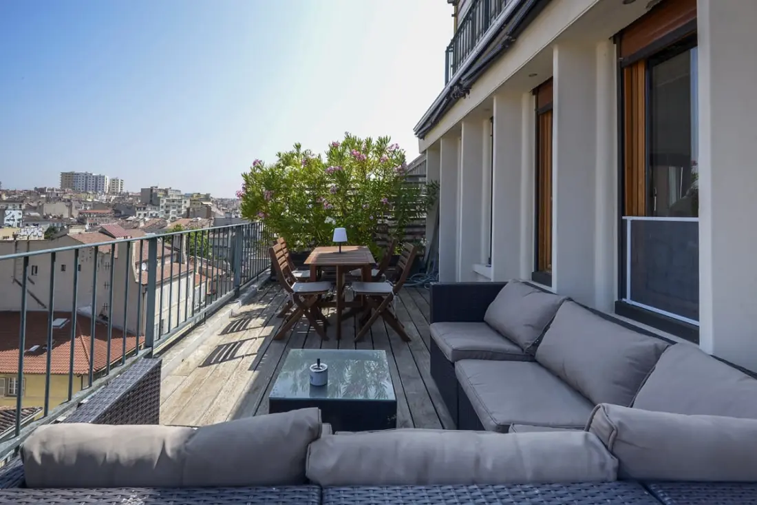 Studio Coquet With Terrace Overhanging Marseille