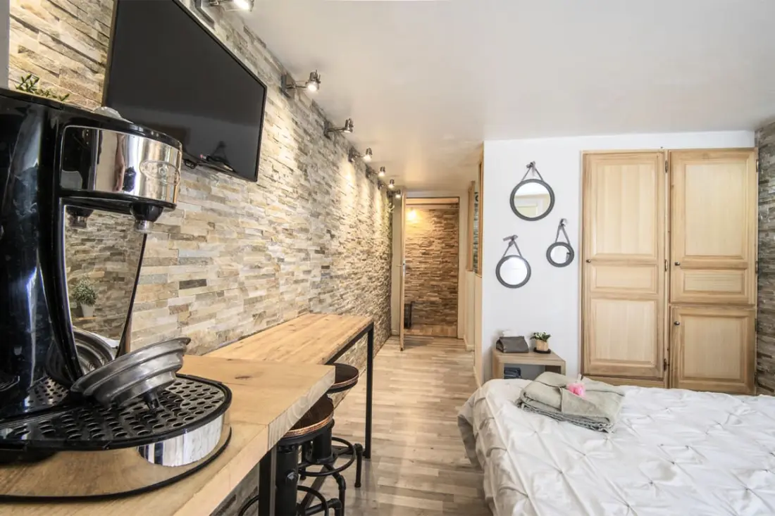 Room Air Conditioning – 10 min Du Vieux-port