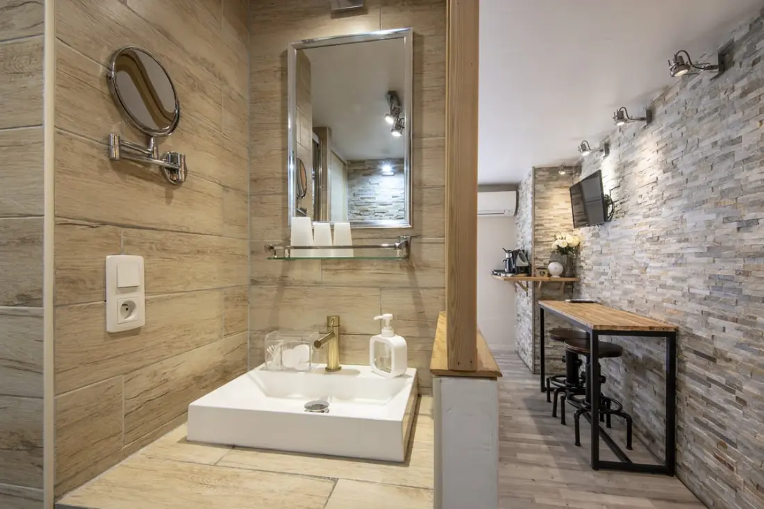 Room Air Conditioning – 10 min Du Vieux-port