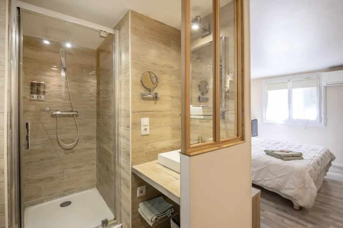 Room Air Conditioning – 10 min Du Vieux-port