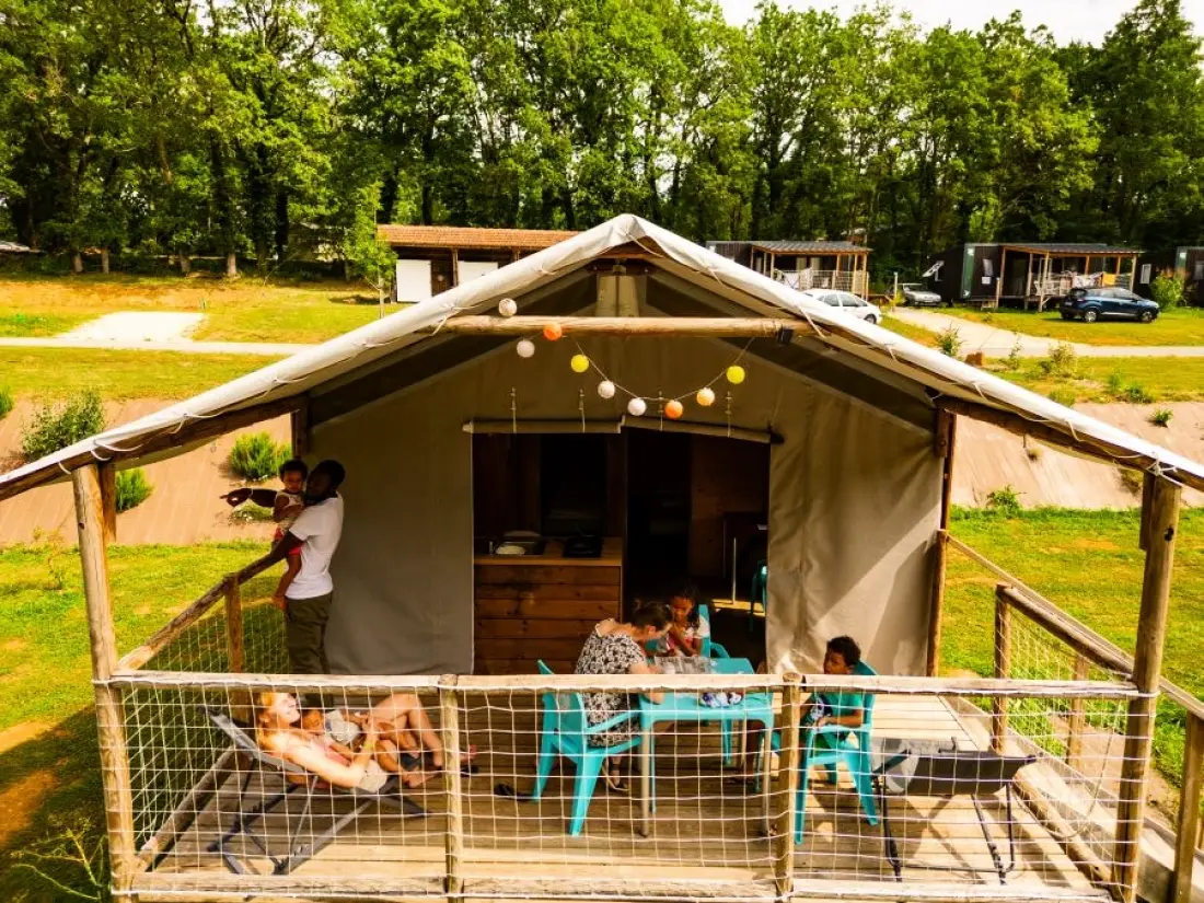 Flower Camping Le Lac aux Birds 4 Stars★★★★