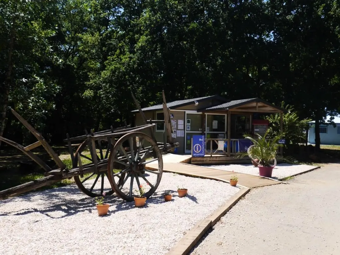 Flower Camping Le Lac aux Birds 4 Stars★★★★