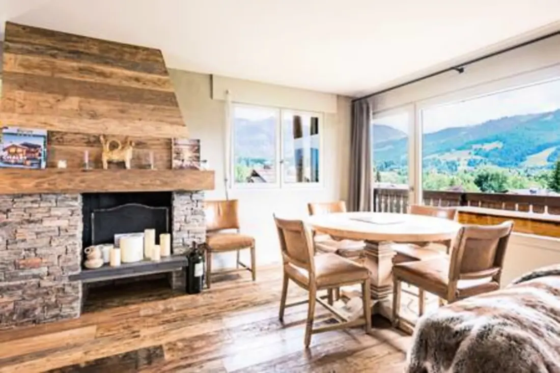 Ski-in/ki-out apartman úszómedencével Megève-ben