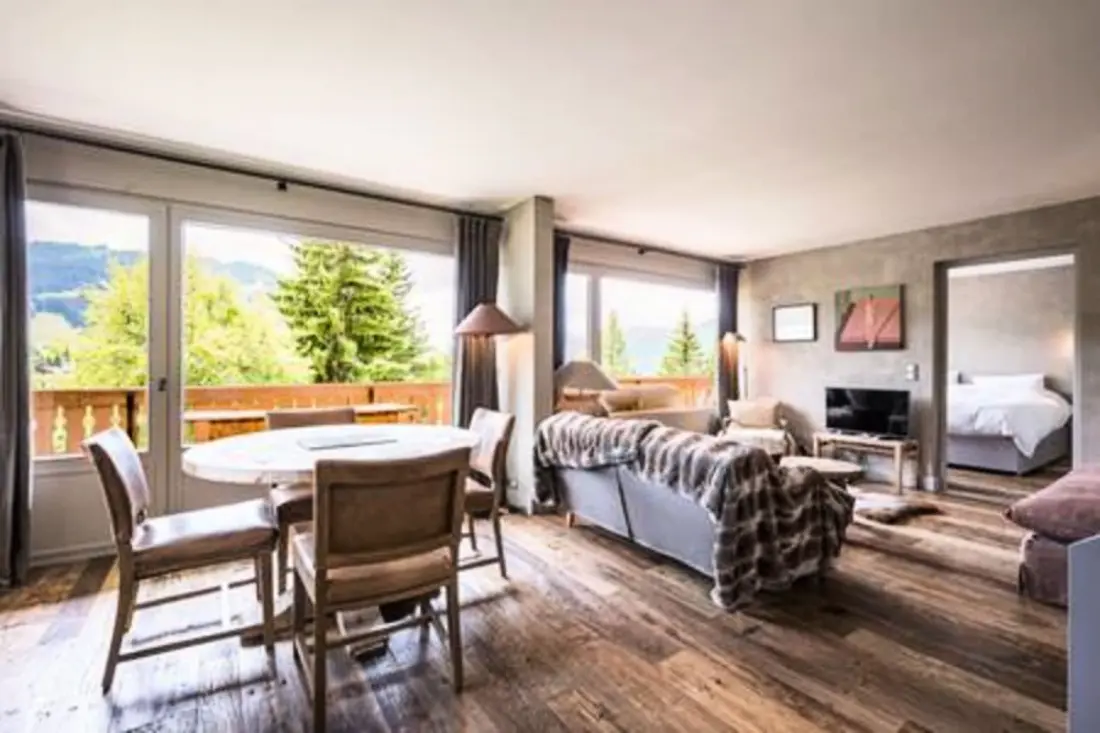 Ski-in/ki-out apartman úszómedencével Megève-ben