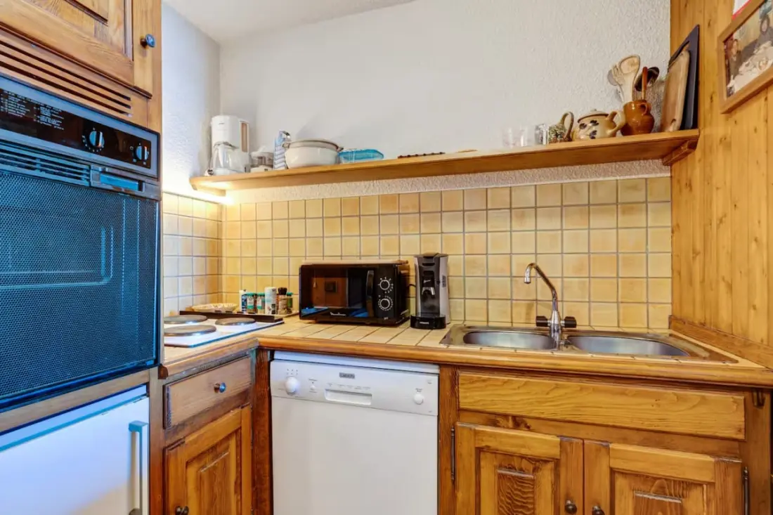 Apartman a kertben hó fronton