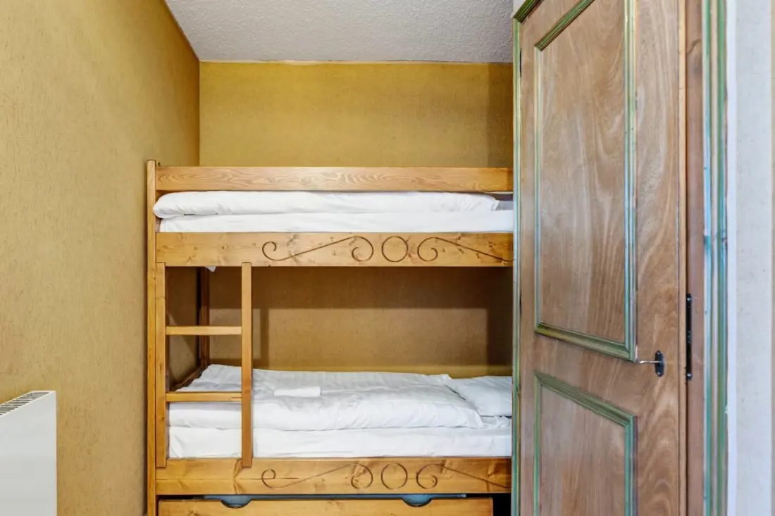 Apartman a kertben hó fronton