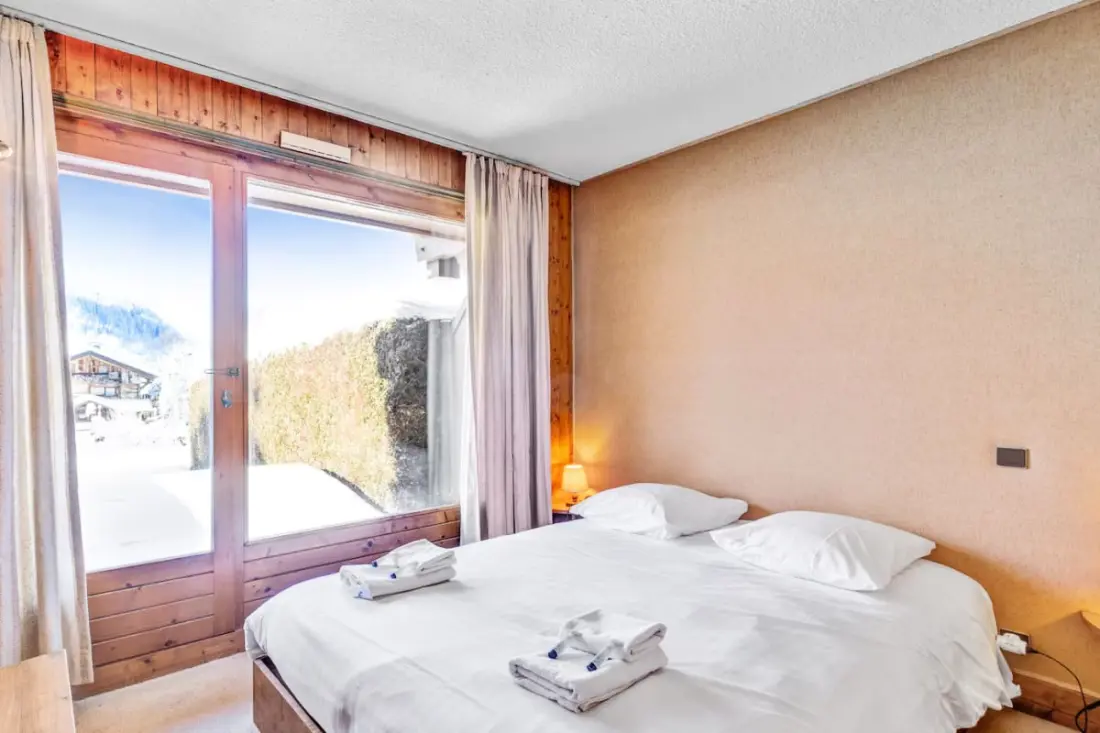 Apartman a kertben hó fronton