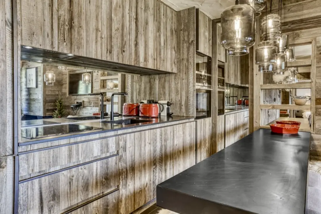 Chic & Modern: Gyöngy Jaillet lábánál felújított