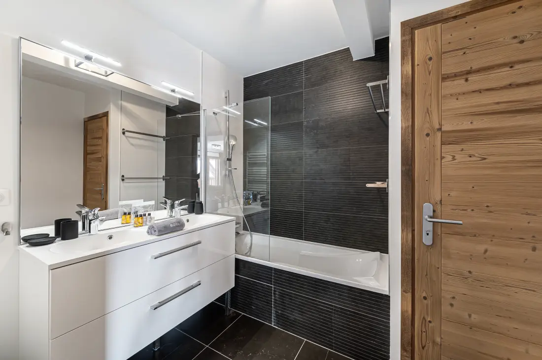 Silver Lodge Residence - B