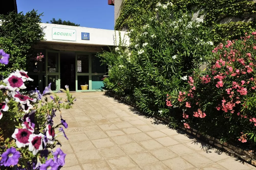 VVF Méjannes-le-Clap 3 Stars★★★