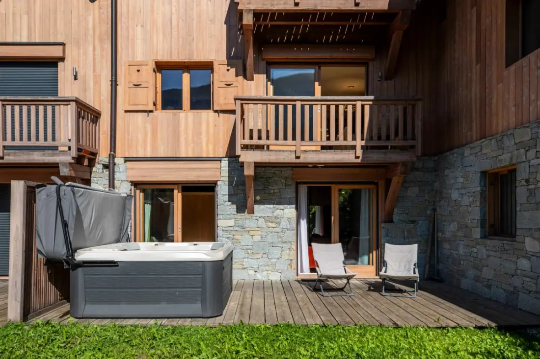 Chalet Meribel kültéri Jacuzzival Szauna
