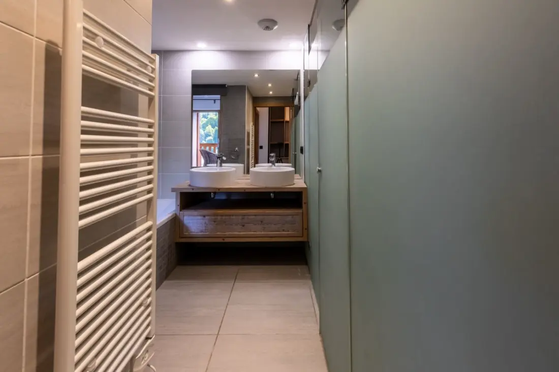 Chalet Meribel kültéri Jacuzzival Szauna