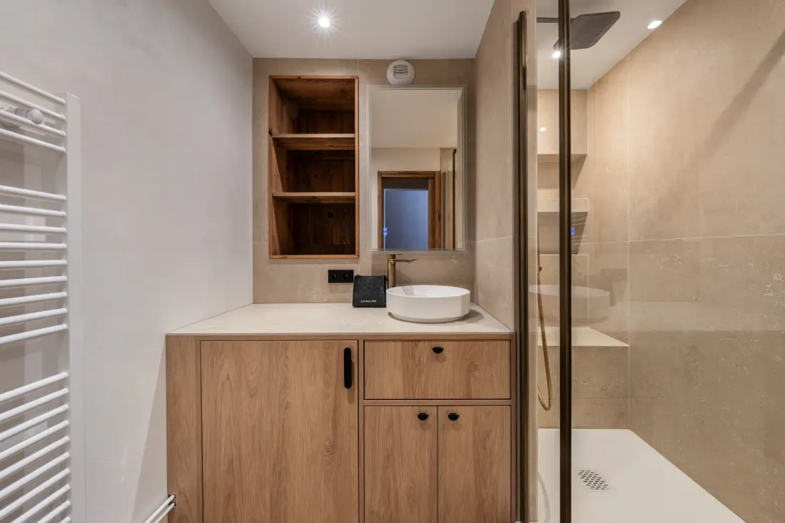 Carlines Residence