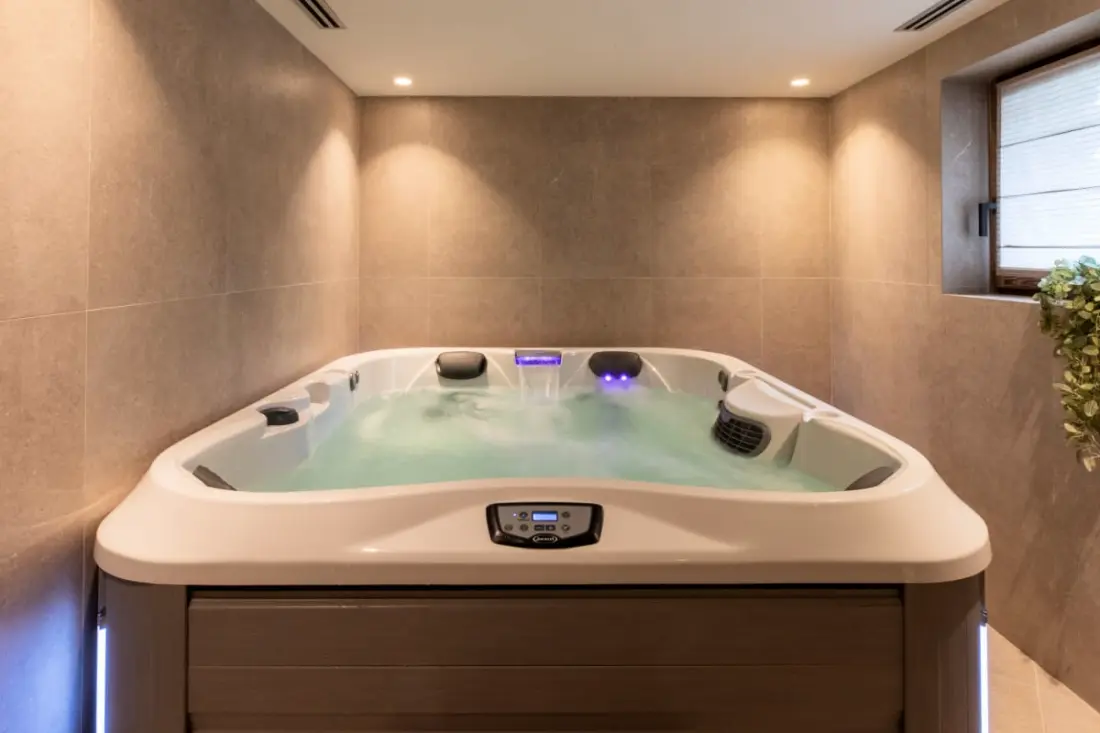 Chalet Yolo-Poscine beltéri Spa