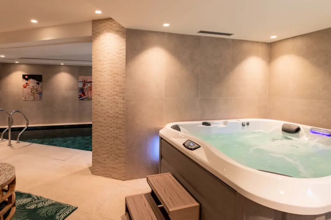 Chalet Yolo-Poscine beltéri Spa