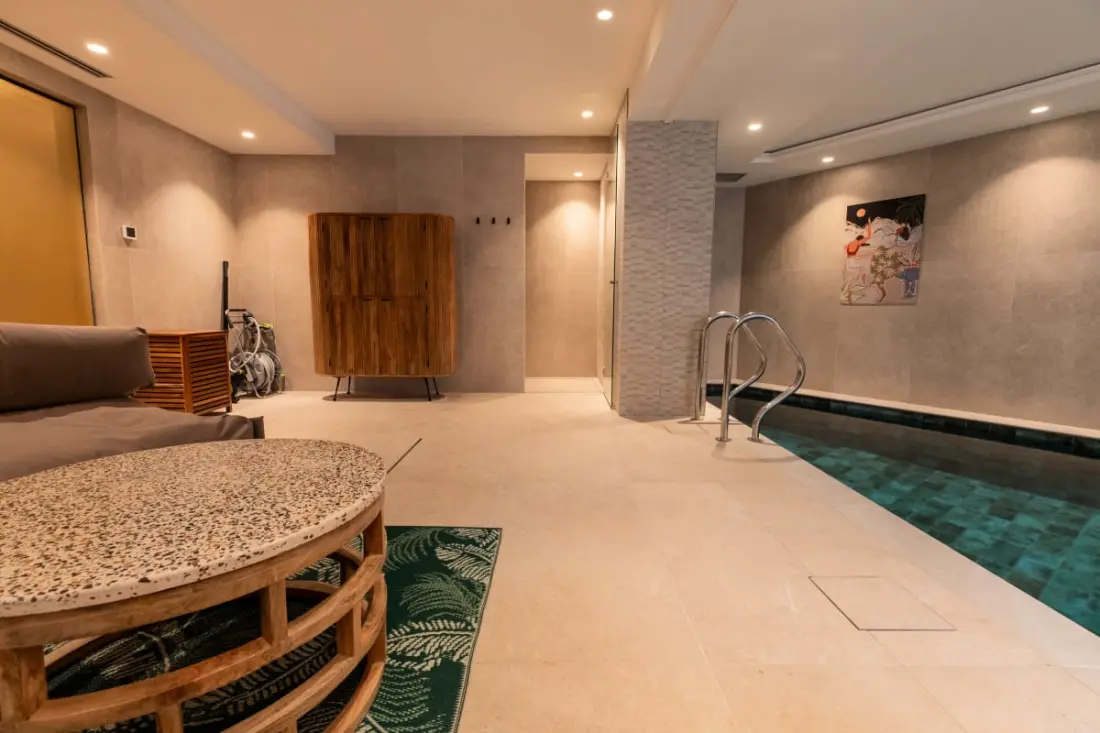 Chalet Yolo-Poscine beltéri Spa