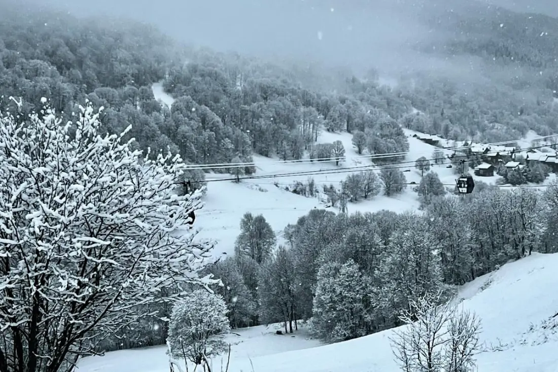 Chalet Yolo-Poscine beltéri Spa
