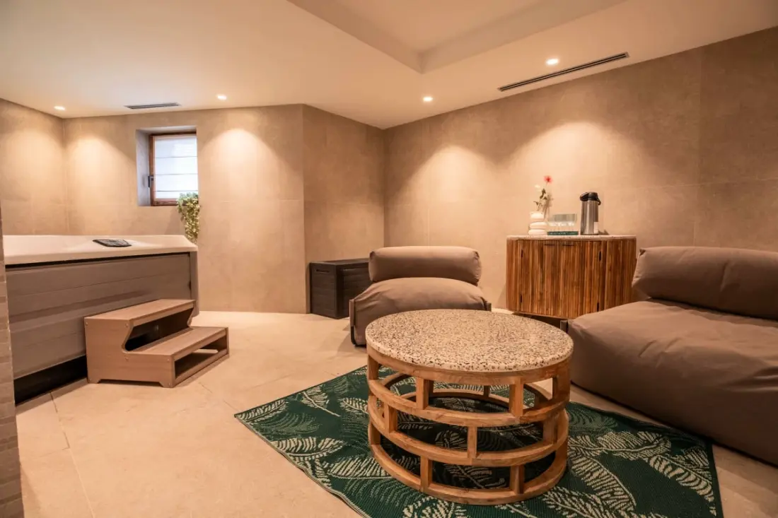Chalet Yolo-Poscine beltéri Spa