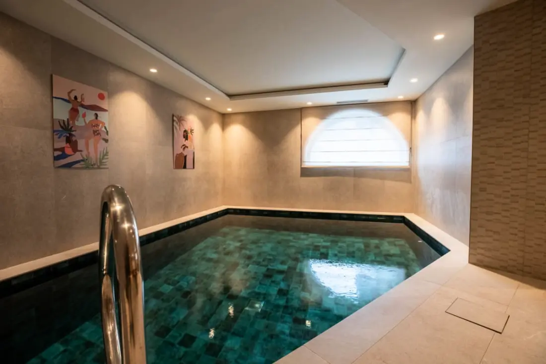 Chalet Yolo-Poscine beltéri Spa
