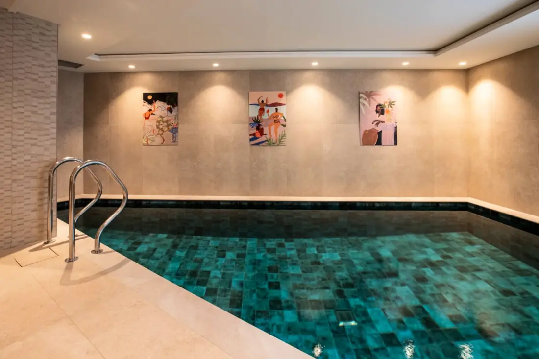 Chalet Yolo-Poscine beltéri Spa